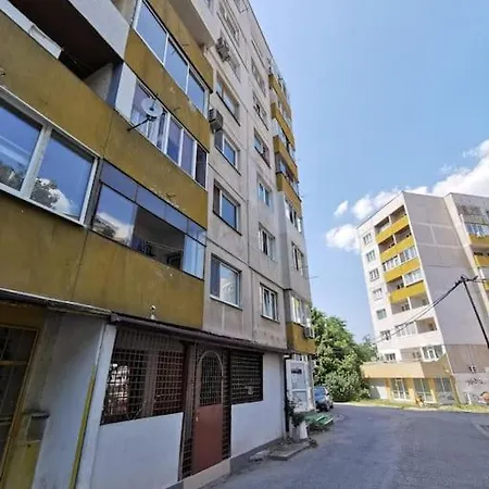 Апартамент Cozy Near The Air Port